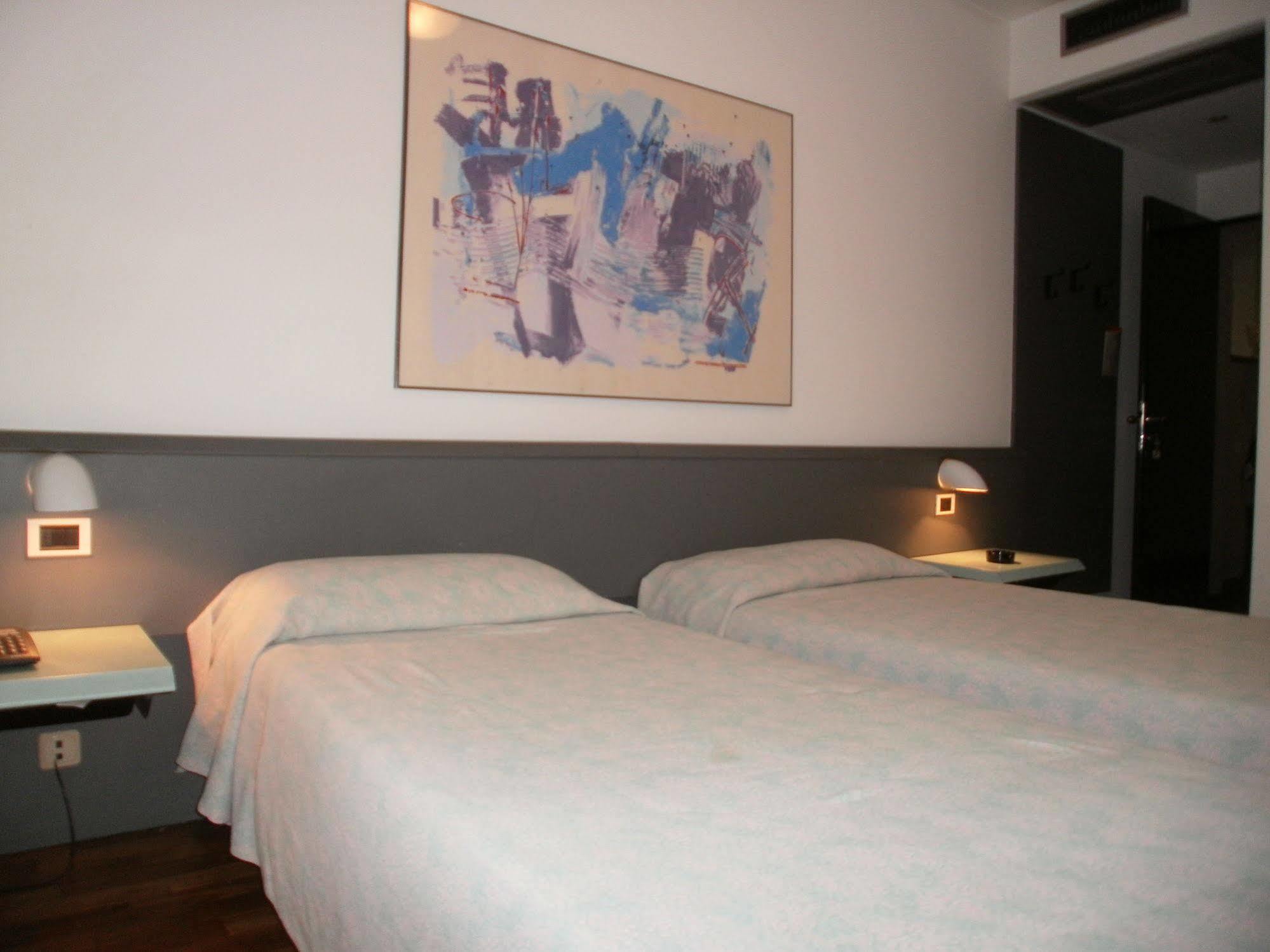 Albergo Villa & Roma Pallazzolo sullʼOglio 외부 사진